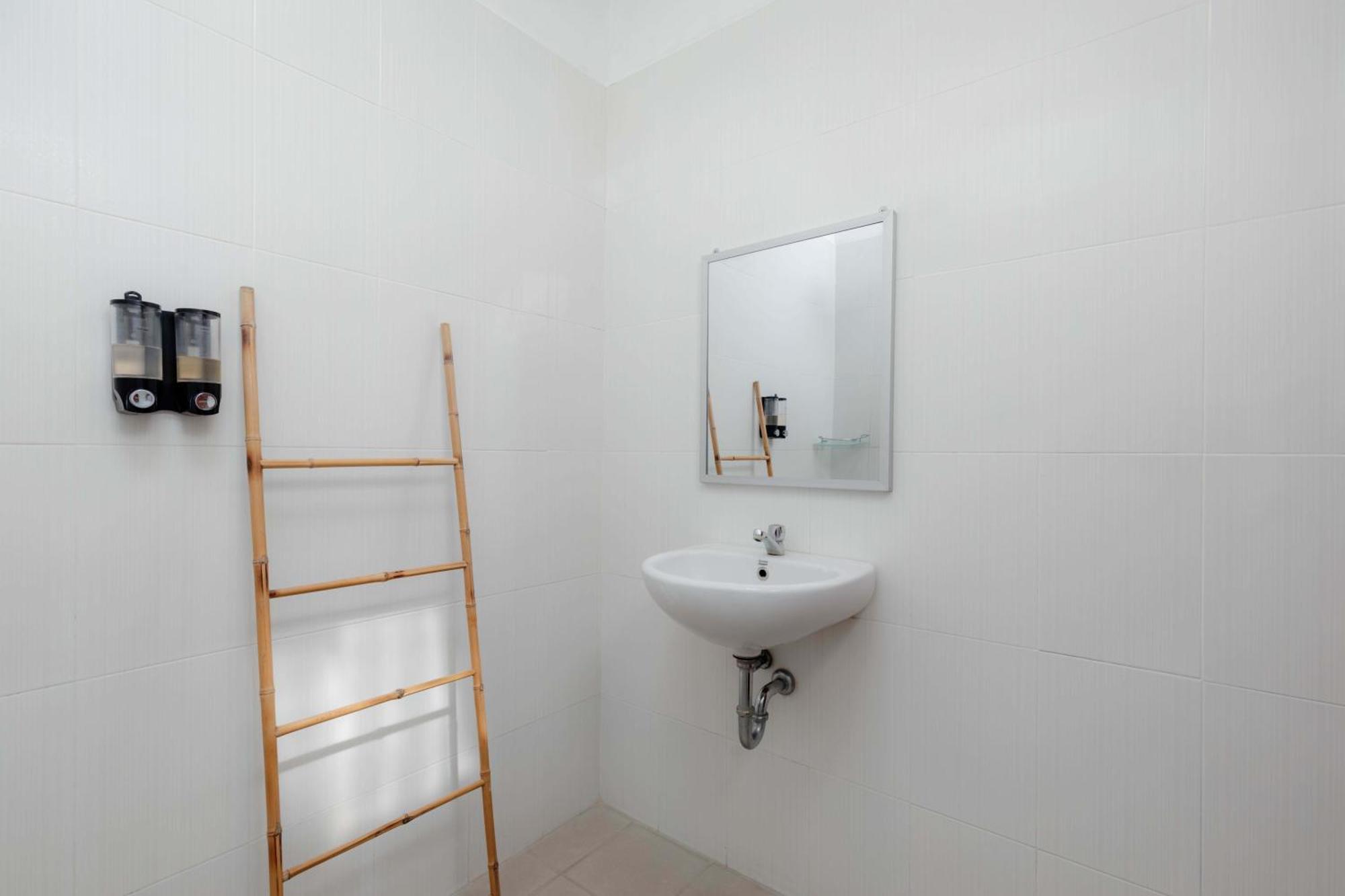 Carik Bali Guest House Canggu Exterior photo